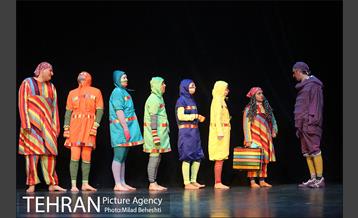 نمایش پاهای خانم هزارپا‎ 14