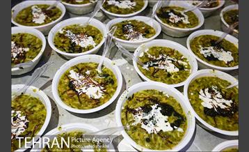 افطاری ساده راننده های تاکسی در پایانه تاکسیرانی صادقیه 8