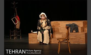 نمایش آواز قو 8