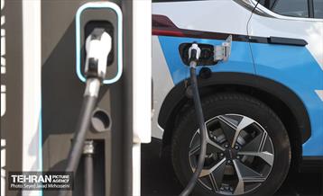 افتتاح ۳ ایستگاه شارژبرقی و رونمایی از تاکسی برخط 49