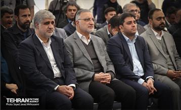 افتتاح ۳ ایستگاه شارژبرقی و رونمایی از تاکسی برخط 38