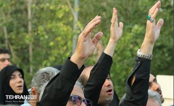 اهتزاز پرچم عزای حسینی بر فراز برج پرچم ایران 21