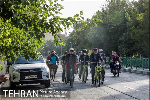 پویش سه شنبه های بدون خودرو در منطقه 8