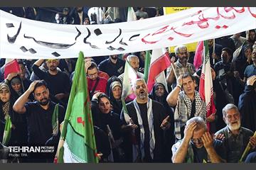 آیین بدرقه زائر اولی‌ها به‌ سوی عتبات عالیات در میدان انقلاب 16