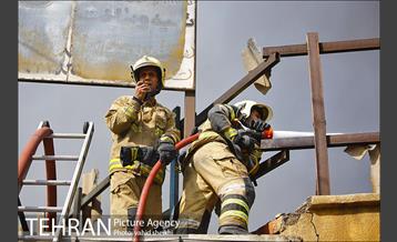 آتش سوزی در کارخانه رنگ  14