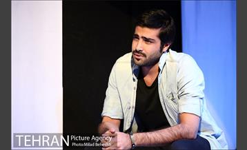 نمایش او فقط خسته بود‎ 9