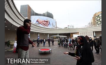 اجرای تئاتر خیابانی در میدانگاه ولی عصر (عج) 14