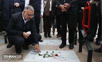 هفتمین سالگرد شهدای آتش‌نشان حادثه پلاسکو 16