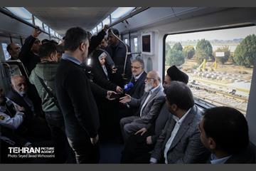 آیین بهره برداری از ۲ رام قطار ساخت داخل 43