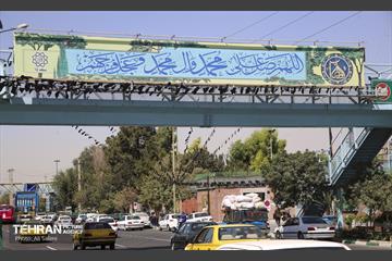 اکران نماپرچم و ابرپرچم‌های طرح حرم رضوی در باب الرضای پایتخت 11