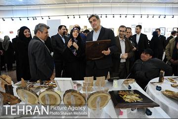 بازدید شهردار تهران از نمایشگاه دستاوردهاى هنرى زنان هنرمند داراى معلولیت 5