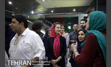 مراسم اهدای جایزه بهترین بازیگر مرد جشنواره مسکو به فرهاد اصلانی‎ 6