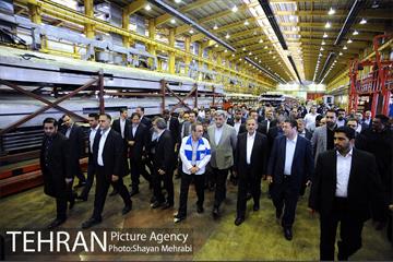 بازدید معاون اول رئیس جمهور به همراه شهردار تهران از کارخانه واگن‌سازی تهران 25