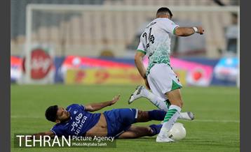 دیدار تیم های فوتبال استقلال تهران و ذوب آهن اصفهان 2