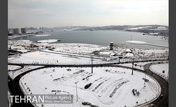 پس از یک روز برفی در پایتخت 15