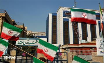 پرچم افتخار در ایام الله دهه فجر ۱۴۰۰ منطقه ۵