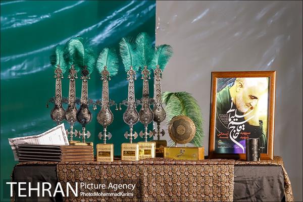 آیین بزرگداشت و تکریم خانواده های معظم شهدای مدافع حرم و مدافع سلامت 15