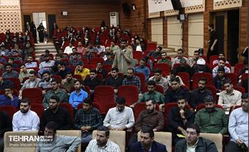 نشست جمعی از دانشجویان با شهردار تهران 23