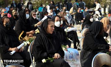 مراسم تشییع پیکر مرحومه ایران درودی هنرمند نقاش 11