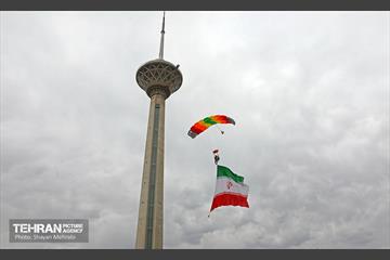 پرش چتربازان از برج میلاد تهران 7