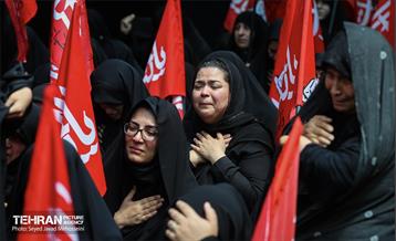 عزاداری روز عاشورا به نیابت از رهبر شهید انقلاب 15