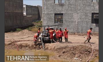 عملیات تخلیه کامل آب شهرک مسکونی پیام اهواز 26