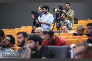 نشست خبری رویداد بین‌المللی طراحی کارتون، کاریکاتور و پوستر «هولوساید ۲۰۲۴» 36