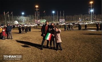 نورافشانی جشن پیروزی انقلاب اسلامی در میدان آزادی 13