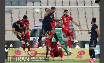 دیدار تیم های فوتبال پرسپولیس و گل گهر 18