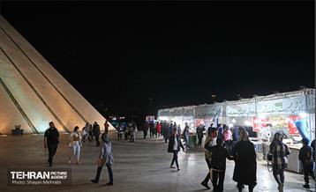 برج آزادی میزبان مسافران نوروزی 18