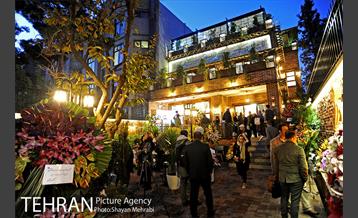 افتتاح «کافه کتاب ققنوس» در هفته کتاب 18