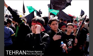 سوگواره "احلی من العسل" در میدان امام حسین(ع) 2