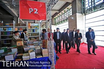 بازدید حسینی مکارم سرپرست شهرداری تهران ار نمایشگاه کتاب 34