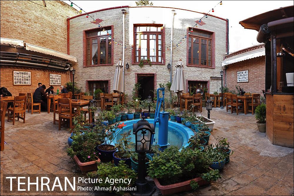 کافه کتاب دارالخلافه 9