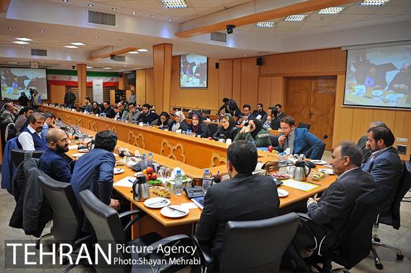 نشست صمیمانه دکتر نجفی با خبرنگاران حوزه شهری 9