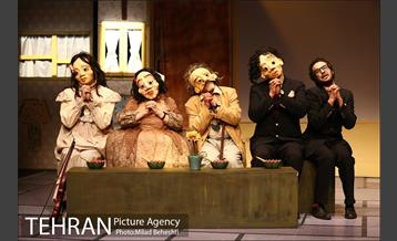 نمایش خوشبختی های کوچک سوسک شدن‎ 7