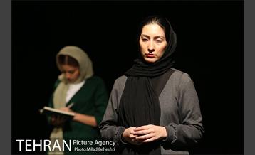 نمایش چند تکه لغزان، بر لبه سران یک وضعیت پیچان‎ 3