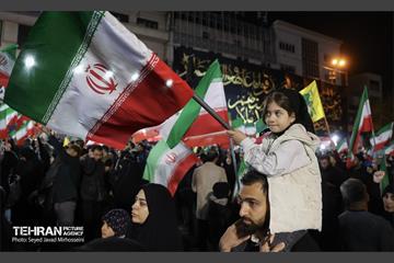تجمع شب سی‌وچهارم در میدان انقلاب 6