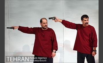 نمایش گریز از مرکز 17