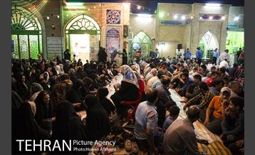 یک لقمه مهربانی در امام زاده علی اکبر 14