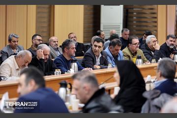 نشست هم‌اندیشی هیئت رئیسه اتاق اصناف تهران، روسای اتحادیه‌های صنفی تهران و هیئت امناء بازار تهران با شهردار تهران 42