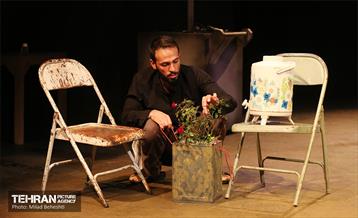 نمایش بابا آدم‎ 16