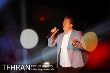 ویژه برنامه شب فیروزه ای در دریاچه شهدای خلیج فارس 5