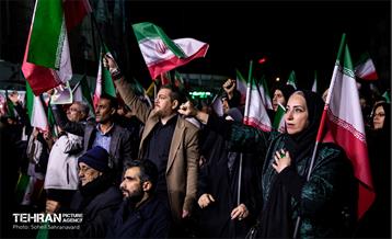 مراسم وداع با شهدای ناوشکن دنا در میدان ولیعصر(عج)