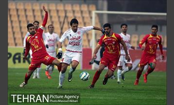 دیدار تیم های فوتبال نفت تهران و تراکتورسازی تبریز