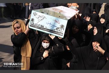 تشییع پیکرهای ۱۰۰ شهید گمنام از مقابل دانشگاه تهران 3