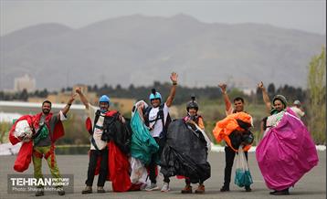 پرش چتربازان از برج میلاد تهران 21