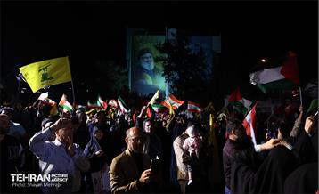 شادی مردم تهران پس از حمله موشکی ایران 20