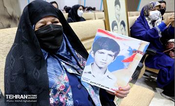 تجلیل و تکریم مادران شهید در منطقه هشت  1