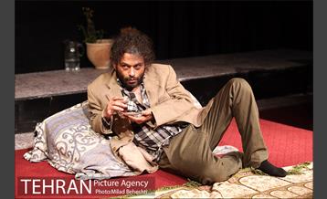 نمایش مرثیه ای برای آقای ع 13